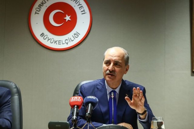 KÜLTÜR VE TURİZM BAKANI NUMAN KURTULMUŞ  - Numan Kurtulmuş 23 Mart 1959 Ünye/Ordu'da doğdu, İstanbul Üniversitesi İşletme Fakültesi'nde lisans eğitimini 1982 yılında ve 1984 yılında yüksek lisans eğitimini tamamladı. 1988-1989 yılları arasında ABD'de Temple Üniversitesi School of Business & Management'da lisansüstü çalışmalarına devam etti. 1990-1993 yıllarında yine ABD'de Cornell Üniversitesi New York State School of Industrial & Labor Relations'nda misafir öğretim üyesi olarak görevde bulundu ve doktorasını verdi. 1994 tarihinde İstanbul Üniversitesi İktisat Fakültesi'nde doçent oldu. 2004 yılında ise profesör ünvanını aldı. İngilizce bilen Kurtulmuş, Evli ve 3 çocuk babasıdır.