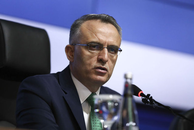 MALİYE BAKANI NACİ AĞBAL - 1 Ocak 1968'de Bayburt'ta doğdu. İstanbul Üniversitesi, Siyasal Bilgiler Fakültesi, Kamu Yönetimi Bölümü'nden mezun oldu. İngiltere Exeter Üniversitesi, İş İdaresi, Genel İşletme Yönetimi (MBA) Programında yüksek lisans eğitimini tamamladı. Maliye Bakanlığı'nda Müfettiş, Teftiş Kurulu Başkan Yardımcılığı, Gelirler Genel Müdürlüğü'nde Daire Başkanlığı ve Bakan Danışmanlığı görevlerinde bulundu. 2006-2009 yılları arasında Bütçe ve Mali Kontrol Genel Müdürlüğü, 2009-2015 yılları arasında da Maliye Bakanlığı Müsteşarlığı yaptı.