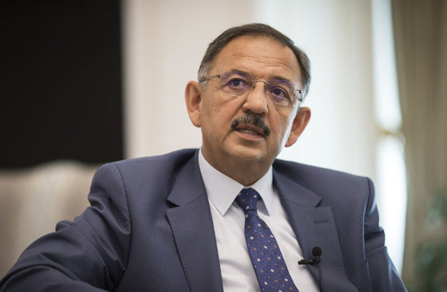 18 Nisan 1999, 28 Mart 2004, 29 Mart 2009, 30 Mart 2014 yerel seçimlerini üst üste kazanarak Kayseri Büyükşehir Belediye Başkanlığı görevini yürüttü. Büyükşehir, il, ilçe ve belde belediyelerinden 350'nin üzerinde üyesi olan Tarihi Kentler Birliği'nin 2004-2011 yılları arasında 7 yıl başkanlığını yaptı. 10 Şubat 2015 tarihinde Büyükşehir Belediye Başkanlığı'ndan istifa ederek AK Parti'den milletvekili adayı olan Özhaseki 7 Haziran 2015 tarihinde yapılan genel seçimlerde 25. Dönem Kayseri Milletvekili olarak seçildi. 12 Eylül 2015 tarihinde yapılan AK Parti Olağan Büyük Kongresi'nin ardından AK Parti Genel Başkan Yardımcısı ve Yerel Yönetimler Başkanı oldu. 1 Kasım 2015 tarihinde yinelen genel seçimlerde tekrar seçilerek 26. Dönem Kayseri Milletvekili oldu. Evli ve 4 çocuk babası olan Mehmet Özhaseki, İngilizce ve Arapça biliyor.