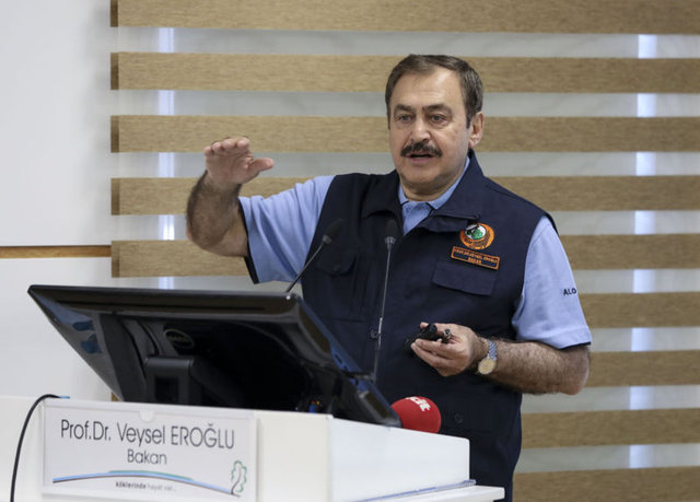 ORMAN VE SU İŞLERİ BAKANI VEYSEL EROĞLU  - Veysel Eroğlu, 18 Ağustos 1948'de Afyonkarahisar Şuhut'ta doğdu. Babasının adı İbrahim, annesinin adı Emine'dir. Öğretim Üyesi; İstanbul Teknik Üniversitesi İnşaat Fakültesi ve İstanbul Üniversitesi Edebiyat Fakültesi Tarih Bölümü'nü bitirdi. Doktorasını İTÜ'de tamamladı. Hollanda Delft'de araştırmalar yaptı. 1984'de doçent, 1991'de profesör oldu. 