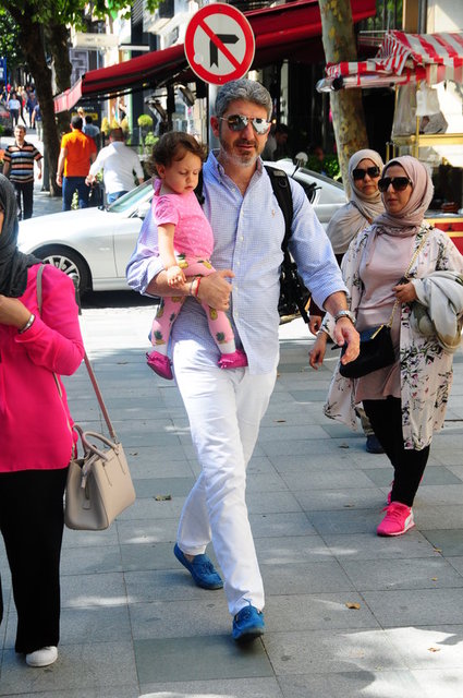 İBRAHİM, DEFNE OLİVİA BİTARGİL