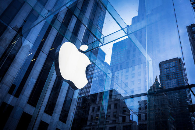 9) Apple - Toplam gelir: 215.6 milyar dolar