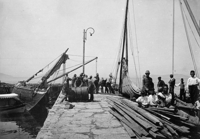 Bu belgede o dönemin Rum, Ermeni ve diğer azınlıklarının da imzası vardı. Şimdiyse Avusturya Milli Kütüphanesi´nin arşivlerinde ilçemize ait fotoğraflar ortaya çıktı. Bu oldukça heyecan verici bir durum" diye konuştu. -