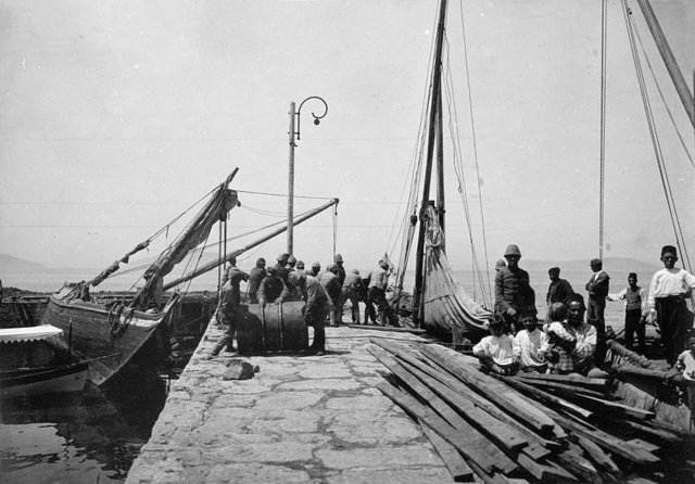 Bu belgede o dönemin Rum, Ermeni ve diğer azınlıklarının da imzası vardı. Şimdiyse Avusturya Milli Kütüphanesi´nin arşivlerinde ilçemize ait fotoğraflar ortaya çıktı. Bu oldukça heyecan verici bir durum" diye konuştu. -  