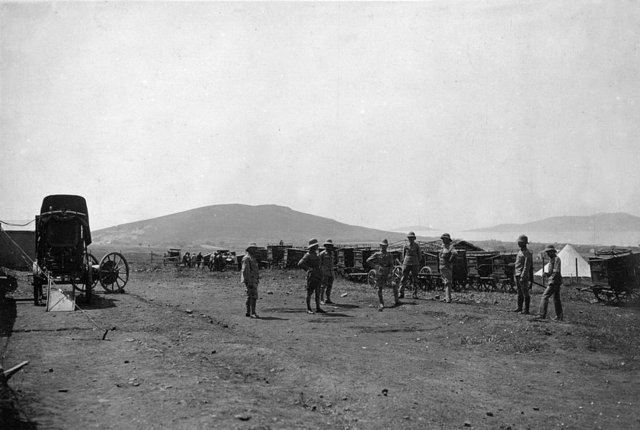 BEŞÇEŞMELER DE YER ALIYOR - 1914-1918 yıllarına, yani I. Dünya Savaşı yıllarına denk gelen ve Maltepe'nin tarihi semtlerinden olan Beşçeşmeler'e ait fotoğrafların da yer aldığı fotoğraf karelerinde, o dönemin bütün kültürel ve sosyal özellikleri göz önüne serildi.