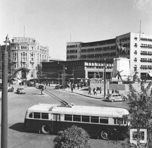 Ulus Meydanı, Sümerbank, Türkiye İş Bankası, 1950'li yılların başı.