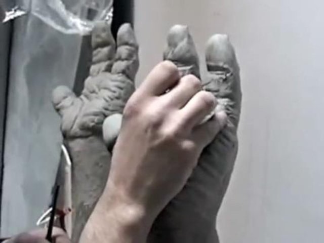 Fakat o filmde Goro'nun var olması için ne bir bilgisayar, ne de bir görsel efekt kullanıldı. İşin arkasında tabiri caizse el emeğinin ve sabrın olduğu uzun bir süreç yatmaktaydı.