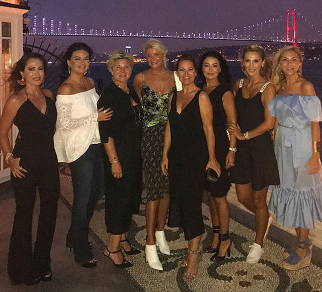 YELDA TİFTİK, ŞEBNEM ARSLAN, SEVİM UYAR, BEGÜM ŞEN, GÜLŞAH ALKOÇLAR, SİNEM AYAN, AYLİN TAHİNCİOĞLU, ARZU SABANCI