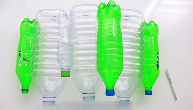 KÜÇÜK BALIKLARI AVLAMAK İÇİN EN KOLAY YÖNTEM - Plastik şişelerden küçük balıkları avlamak için tuzak yapmanız mümkün. İşte aşamaları...