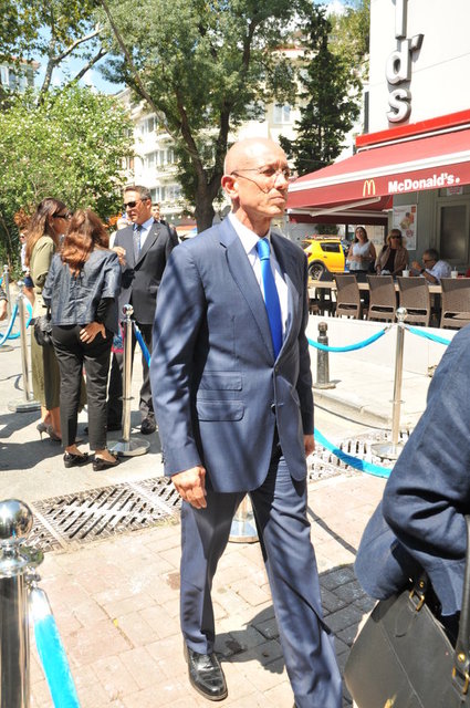 İZZET GARİH