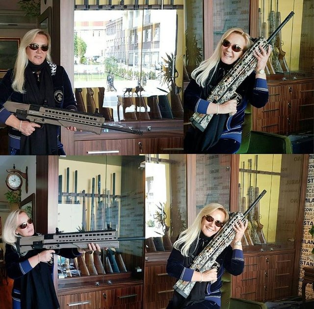 Filiz Aker'ir paylaştığı silahla çekilmiş bu kare sosyal medya kullanıcıları arasında gündem yarattı. Öte yandan bu karenin Filiz Aker tarafından daha sonraları Filiz Aker tarafından bu defa farklı bir şekilde tekrar paylaşıldığı da dikkatlerden kaçmadı