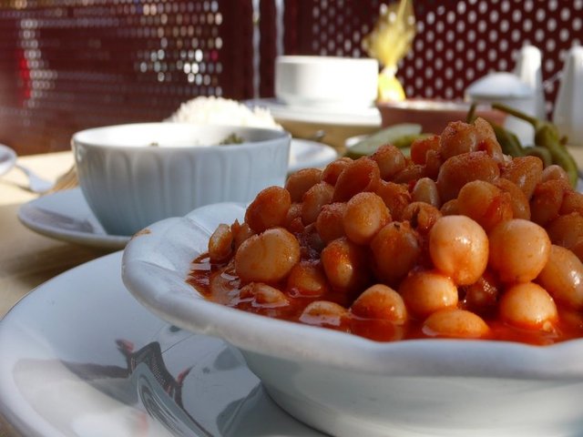 ÇANAK MANGALDA FASULYE - İstanbul, Balat - NE YENİR? - Sade, etli ve pastırmalı kuru, pilav, yoğurt, kasap köfte, irmik helva