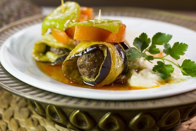 YANYALI FEHMİ - İstanbul, Kadıköy Çarşı - NE YENİR? - Kuru, pilav, taze fasulye, papaz yahni, Yanya köftesi, ayva tatlısı