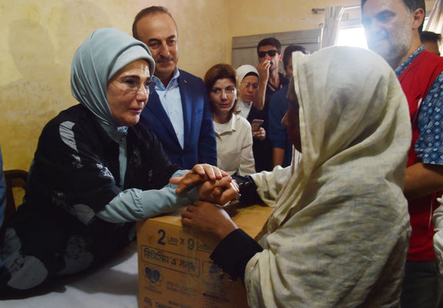 Erdoğan ve beraberindeki heyet, Arakanlı sığınmacıların Bangladeş'te barındıkları Kutu Palong kampını ziyaret edecek, yaşanan olaylar hakkında mağdurlardan bizzat bilgi alacak ve yardım dağıtacak.