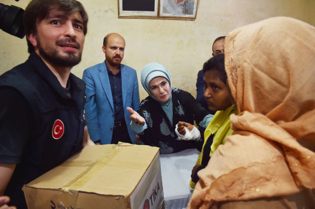 "Buradaki insanların yanında olduğumuzu göstermek istedik. Bunu düzenli bir şekilde Uluslararası Göç Örgütü ile beraber sürdüreceğiz. Ayrıca Bangladeşli dostlarımıza da şu mesajı veriyoruz: Bu insanlara birlikte yardım edelim."