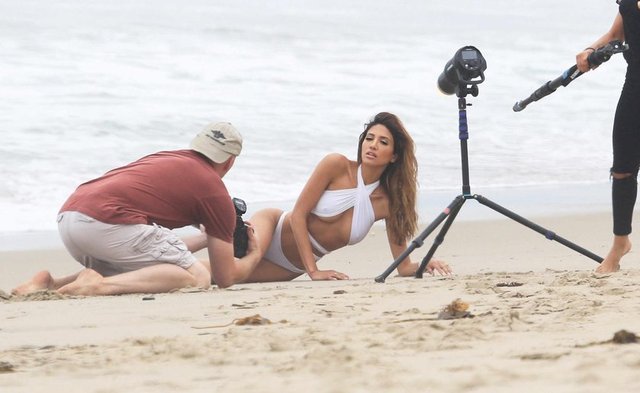 Dünyaca ünlü model CJ Franco, Malibu'da bir su markasının çekimlerine ...