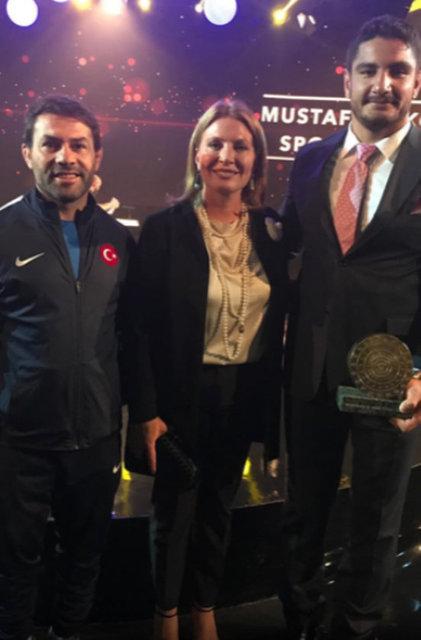 CAROLINE KOÇ, TAHA AKGÜL