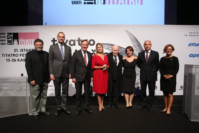 GÖRGÜN TANER, GÖKHAN TEZEL, BÜLENT ECZACIBAŞI, ZEYNEP ORAL, DUYGU SAĞIROĞLU, LEMAN YILMAZ, CÜNEYT AĞCA, SEVAL KIZILCAN