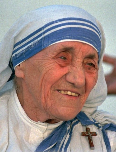 Rahibe Teresa - Hayırsever Misyonerler Cemaati'nin kurucusudur. Hayırsever faaliyetlerinden ötürü 1979 yılında Nobel Barış Ödülü kendisine verilmiştir.