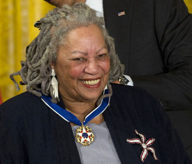 Toni Morrison - Eserleri Morrison'a 1993 yılında Nobel Edebiyat Ödülü'nü kazandırdı. -  