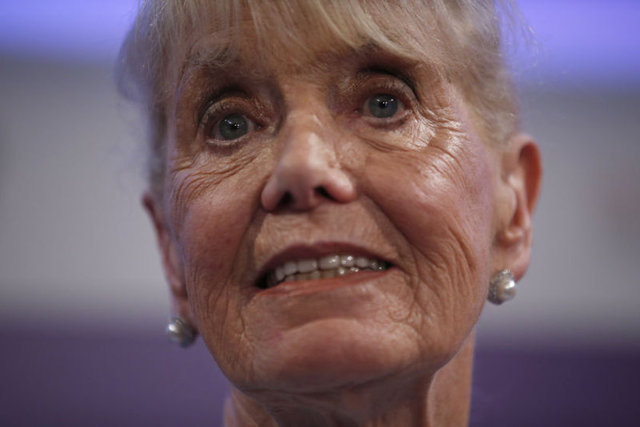 Betty Williams - Betty Williams, aşağıdaki Mairead Corrigan ile birlikte 1976 yılında Nobel Barış Ödülü kazanmışlardır.