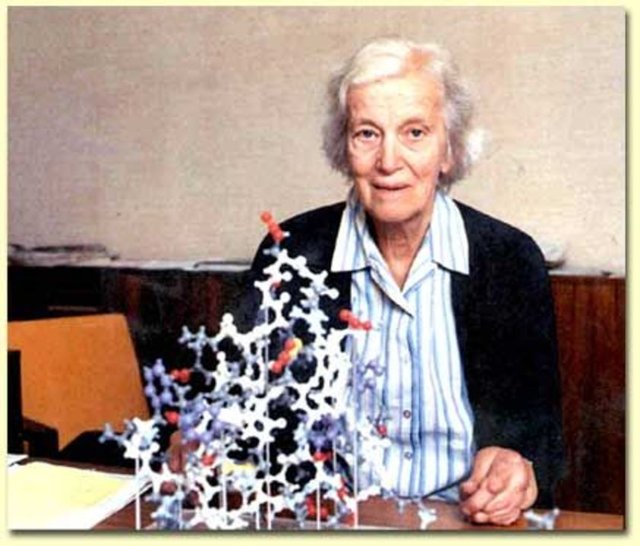 Dorothy Crowfoot Hodgkin - B12 vitamini üzerine çalışması ile 1964 Nobel Kimya Ödülü'ne layık görülmüştür.