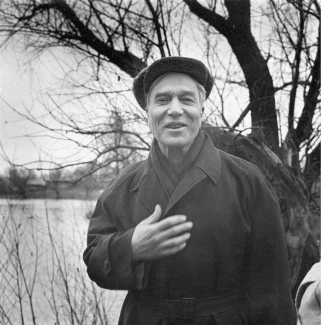 Nobel Edebiyat Ödülü'nü kazanan ancak ödülünü teslim alamayan 4 kişi vardır. 1958'de Boris Pasternak, ilk başta Nobel ödülü kazandı ancak Sovyet Birliği baskılarıyla ödülü alamadı.