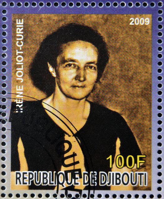 Marie ve Pierre Curie karı-koca olarak 1903 yılında, kızları Irène Joliot-Curie de kocası Frédéric Joliot ile 1935 yılında Nobel Ödülü'nü kazandı.