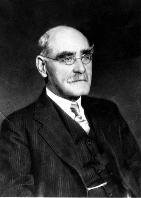 Nobel Edebiyat Ödülü'ne layık görülen en geç isim Rudyard Kipling'tir. Kipling 1907 yılında bu ödülü aldığında 41 yaşındaydı.