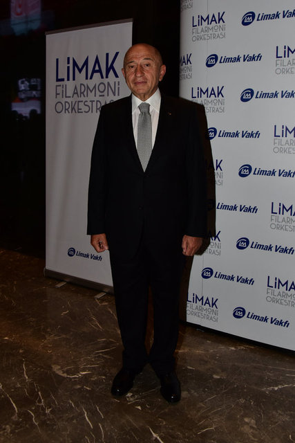 NİHAT ÖZDEMİR