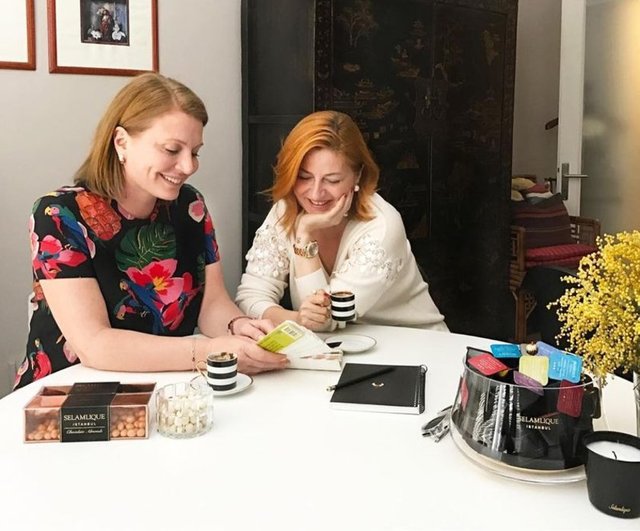 CAROLINE KOÇ, BANU YENTÜR