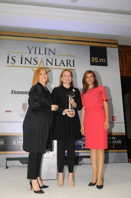 CAROLINE KOÇ, BANU YENTÜR