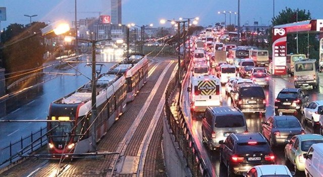 İyi yüzme biliyorsan rahatlıkla ulaşırsın istediğin yere.