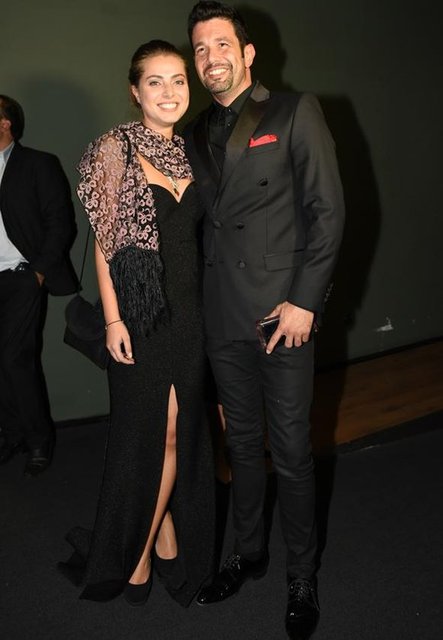 Kendisi gibi oyuncu İlay Erkök'e aşık yaşamaya başlayan Keremcem sevgilisiyle 'İlk Öpücük' filminin galasına gitti. Sevgilisiyle ilk kez kameralara poz veren Keremcem objektiflere böyle yansıdı.