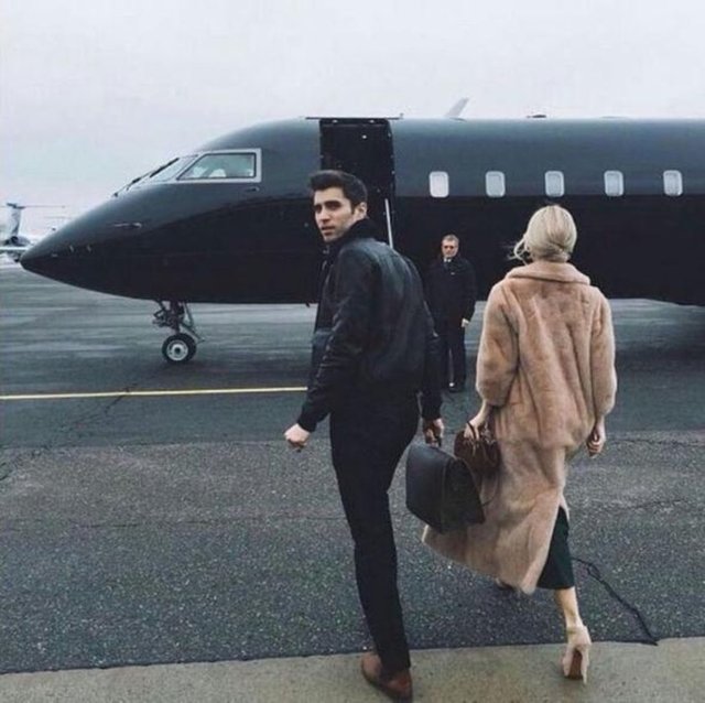 Böylelikle bu hizmetten faydalananlar belli bir ücret karşılığında lüks bir hayat yaşıyormuş izlenimi veriyor.