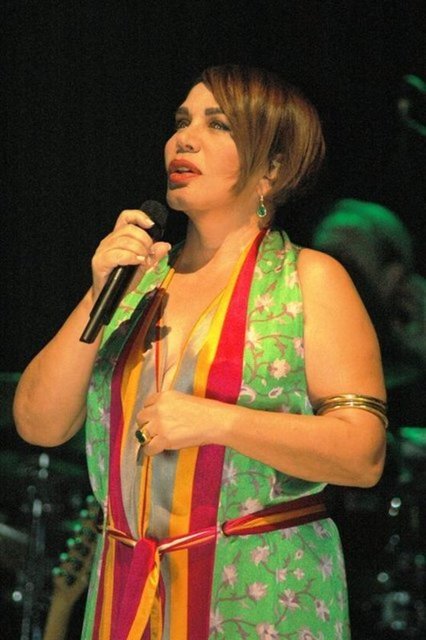 Çünkü bazı harfleri telaffuz etmekte zorlandığı için Konuşması da başına dert oldu.