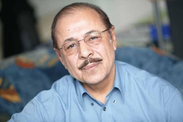 En küçük kardeşi bilinmeyen bir şekilde kayboldu. -   -  