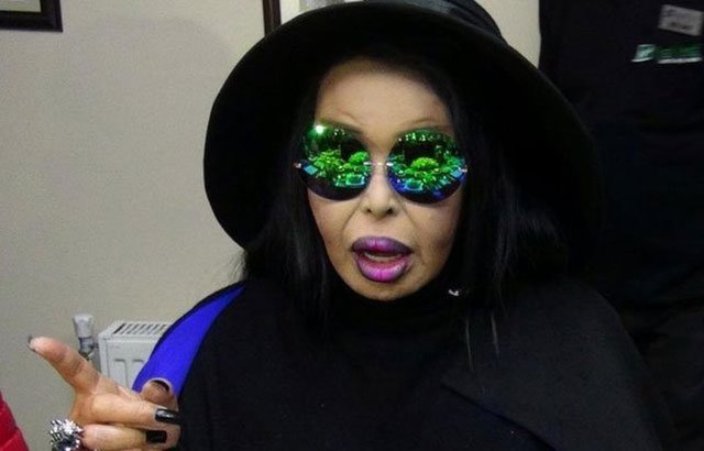 Diva, 1980 darbesinden sonra sekiz sene sahnelere çıkamadı.