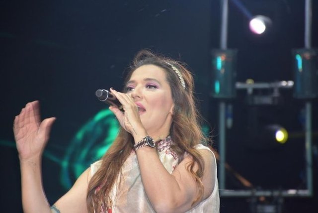 Ancak aslında anne Akalın, vefat etmemişti. O sırada anne Akalın'ın Ağabeyi cesetleri teşhis etmek için morga gitti. Öldüğü sandığı kardeşinin hareket ettiğini görünce de çok şaşırdı. Yapılan müdahalelerin ardından Akalın'ın annesi sağlığına kavuştu. -  