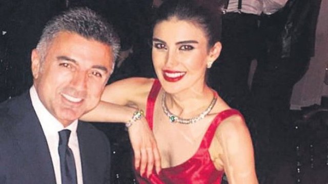 ÖNDER FIRAT KIZININ OYUNCU VE POPÇULARLA OLMASINI İSTEMİYOR - İdil Fırat'ın babası Önder Fırat haber üzerine çıldırmış! İdil Fırat babasını "Aramızda bir şey yok. Arkadaşız" deyip sakinleştirmiş.