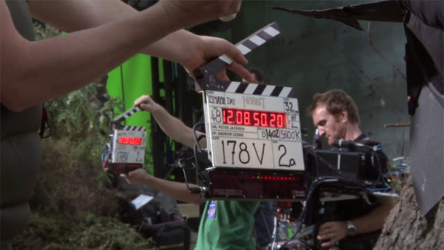 Böylelikle kurgu sırasında o sese bakılarak eşleşme yapılır. Ayrıca klaket üzerindeki sahne, bölüm, tekrar, tarih, yönetmen v.b. ayrıntılar yer alır.