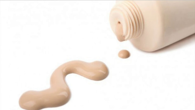  Kapağı ters çevirip krem tüpüne bastırdığınızda çok rahat açıldığını göreceksiniz.