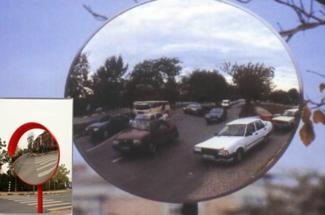 Ara yol kısmındayken bakıldığında (normalde görülmeyen) ana yolu başarıyla yansıtır.