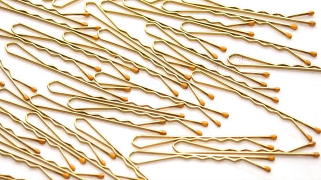 Bunun sebebini öğrendiğinizde aslında pek çok kişinin tokaları bugüne kadar yanlış taktığını fark edeceksiniz.