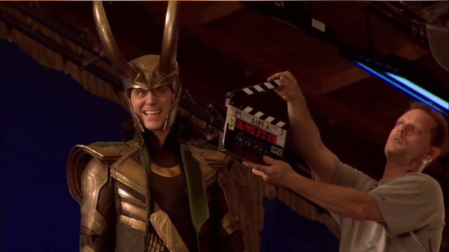 FİLM ÇEKİMLERİNDE KULLANILAN KLAKETFilm çekimlerinde kameralar sesi kaydetmezler. Bunun yerine sesi daha iyi kaydeden mikrofonlar kullanılır. Ses ve görüntüyü mükemmel şekilde eşlemek için uğraşan montaj (kurgu) yapanların işini kolaylaştırmak için çekim öncesi klaket vurularak çat sesi kaydedilir.