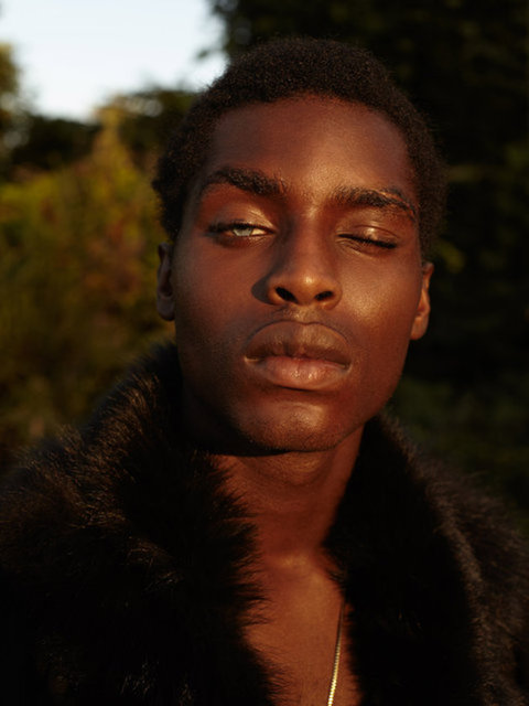 Sosyal medyanın 'hapishane güzeli' lakaplı yeni gözdesi, çarpıcı yüz hatlarının yanı sıra, iki göz renginin birbirinden farklı olmasıyla da görenlerin ilgisini topladı. -  