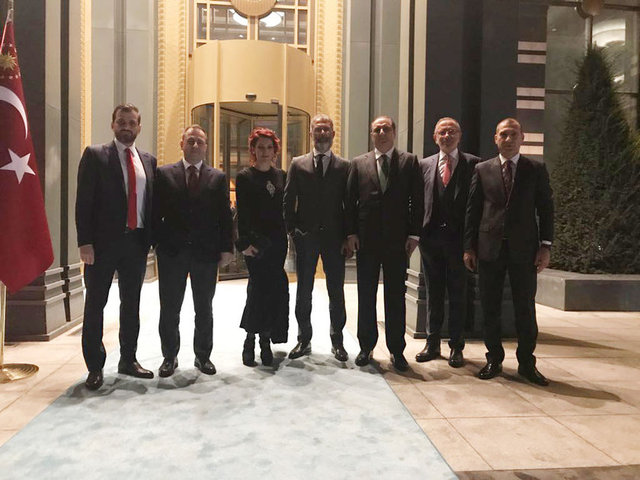 Resepsiyonda, Ciner Medya Grubu da yer aldı. Fotoğrafta bulunanlar soldan sağa şu şekilde; Ciner Medya Ankara Temsilcisi Alican Türkoğlu, Gazete Habertürk Genel Yayın Yönetmeni Selçuk Tepeli, Gazete Habertürk yazarı Nagehan Alçı, Show Haber Genel Müdürü Ramazan Kurnaz,  Ciner Yayın Holding Yönetim Kurulu Başkanı M. Kenan Tekdağ, Gazete Habertürk yazarı Fatih Altaylı, Gazete Habertürk Ankara Temsilcisi Bülent Aydemir.