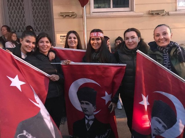 ZEYNEP ÜSTÜNEL, ŞEBNEM ÇAPA