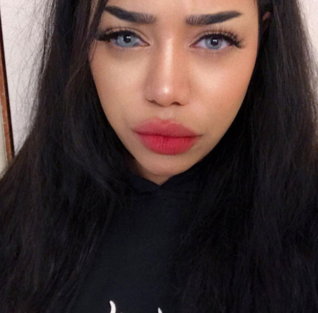 GÖZLERİYLE FENOMEN OLDU - Gözünde doğum lekesi olan Sonia Leslie, doğuştan gelen bu özelliği sayesinde Youtube fenomeni oldu. -  