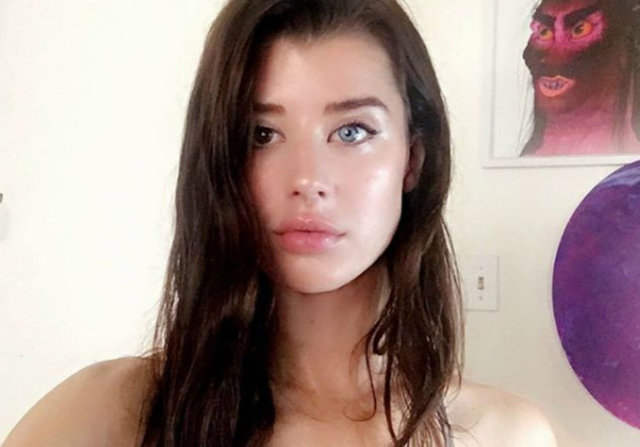 Heterokromi, genellikle gözlerde, ancak kimi zaman da saç ve deride gözlenebilen renklenme farklılığı olarak biliniyor. -  